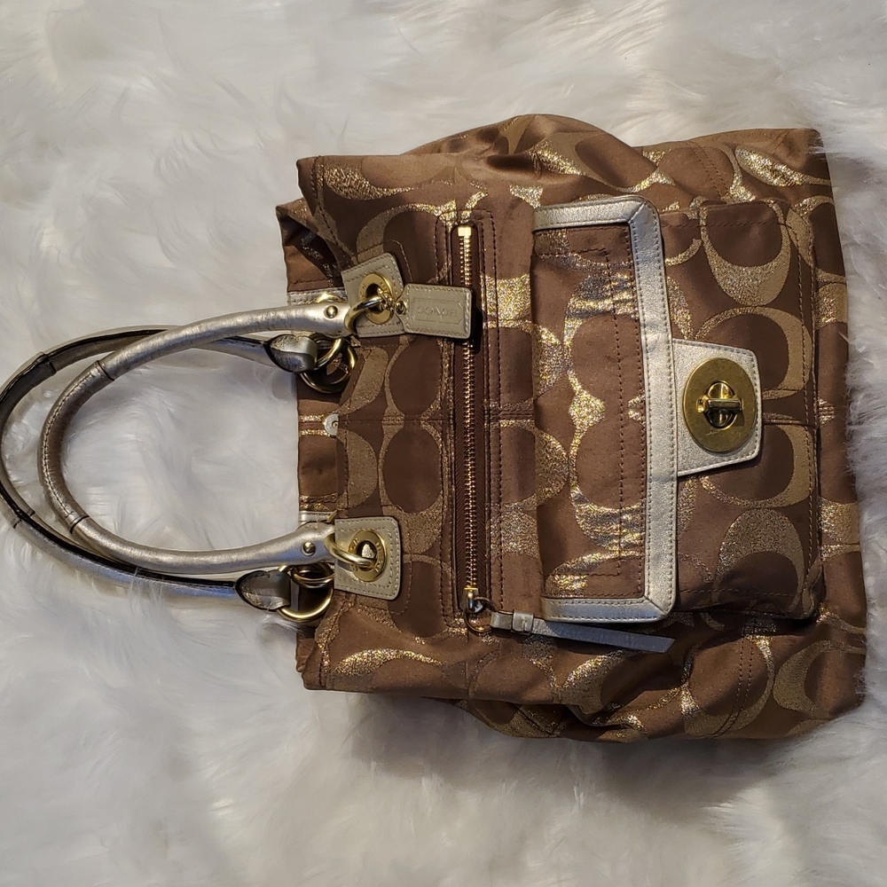 Coach Hamptons Signature C's W/ Turnlock Tote F15691 - Picture 3 of 16